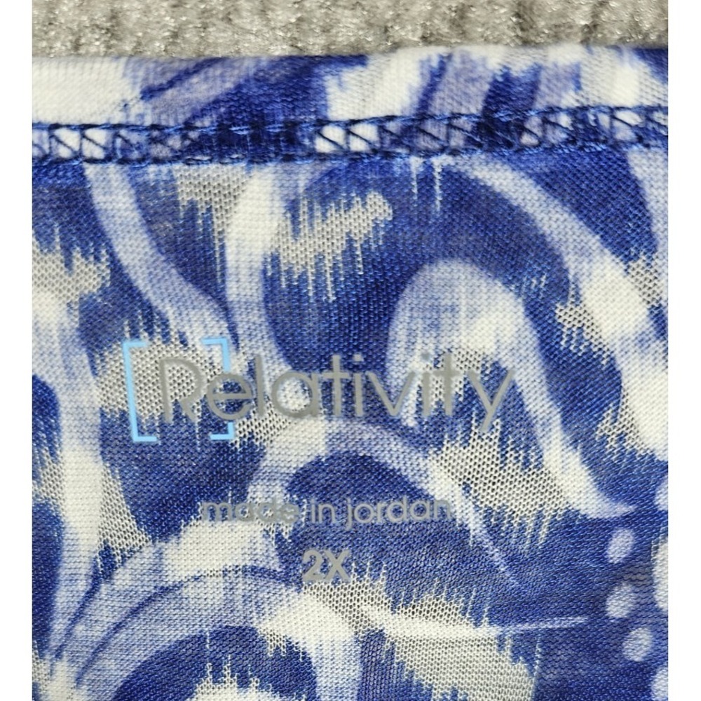 Relativity Sheer Top Womens Size 2X Blue White Floral V-Neck Short Sleeve New - Picture 3 of 9